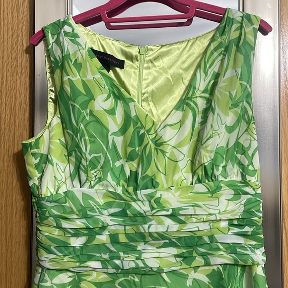 Hayley Matthews size 12 lined sleeveless dress ruched mid section lime green - Picture 4 of 12
